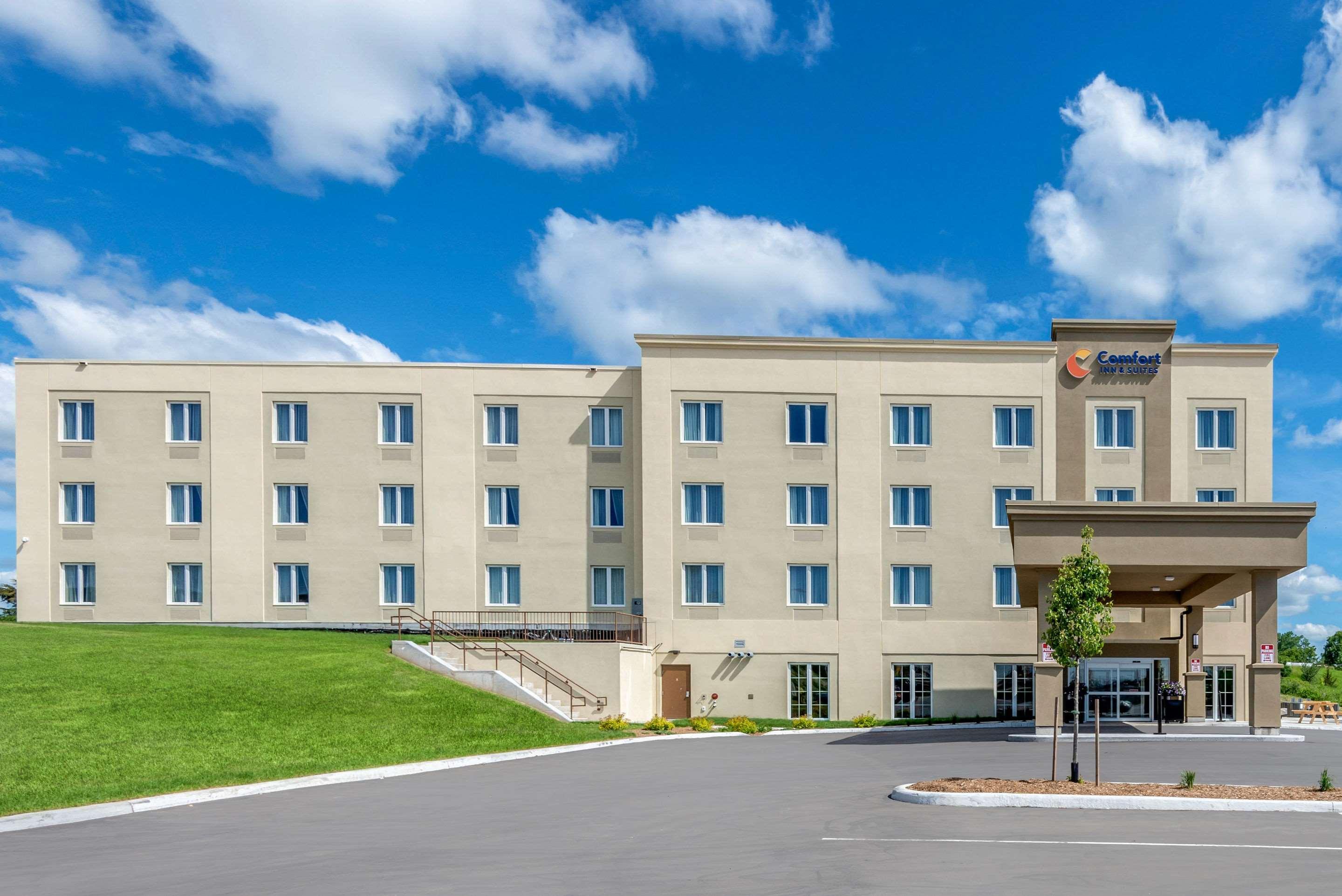 Comfort Inn & Suites Greater Napanee Exterior foto